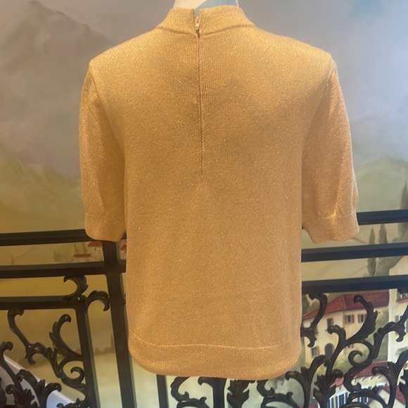 St.John Basics  By Marie Gray Top  
Size M
Not Sure Of Fabric - Picture 5 of 6